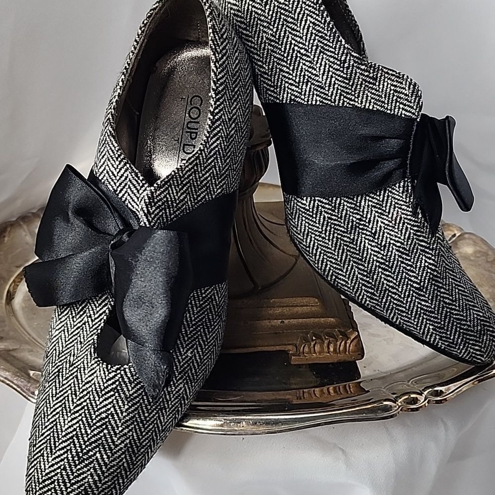 Vtg Coup D'Etat Size 8.5 M Beribboned Herringbone Heels